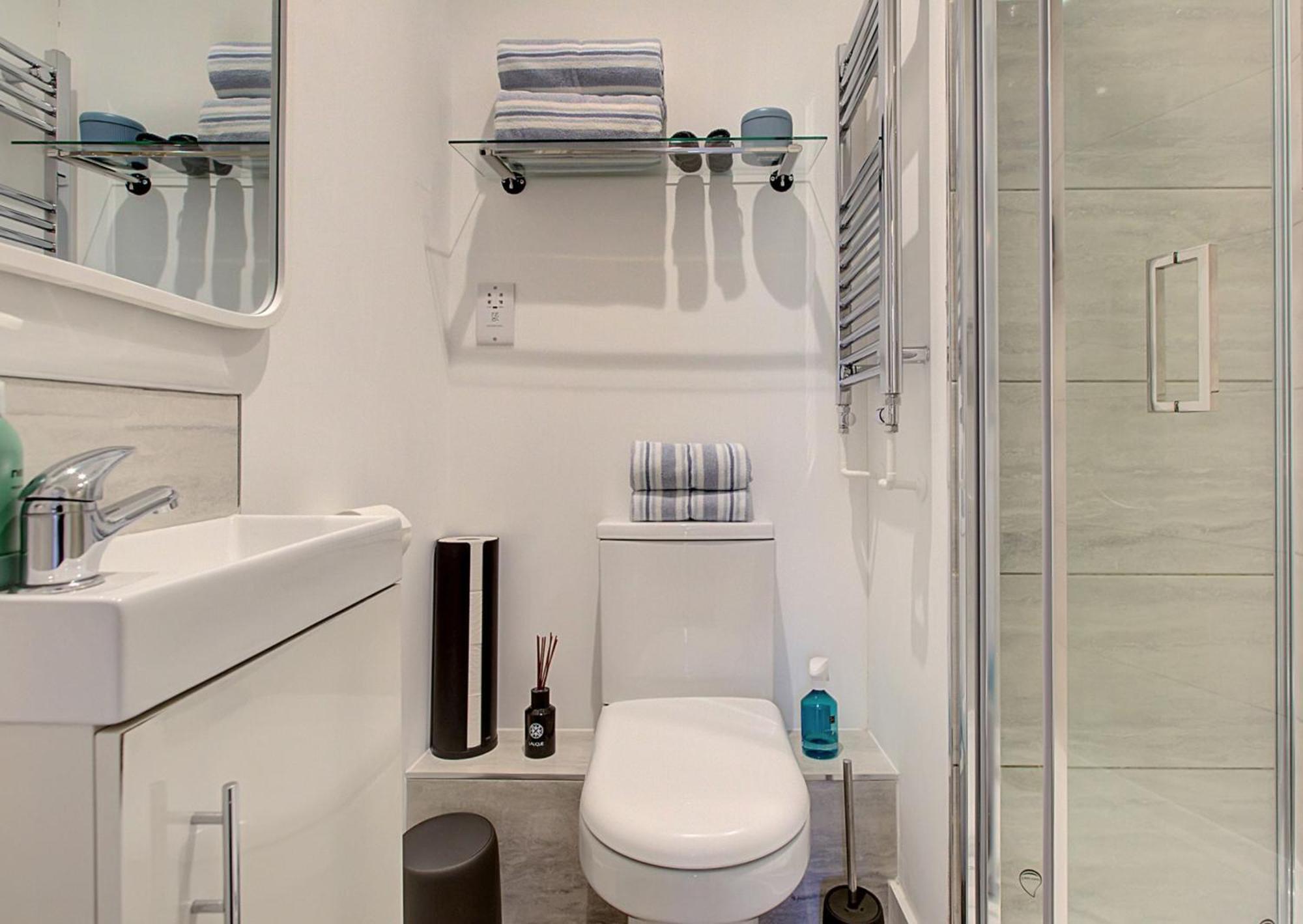 Stylish, Business Traveller Friendly Apartment, With Free Parking And Netflix Farnborough  Zewnętrze zdjęcie