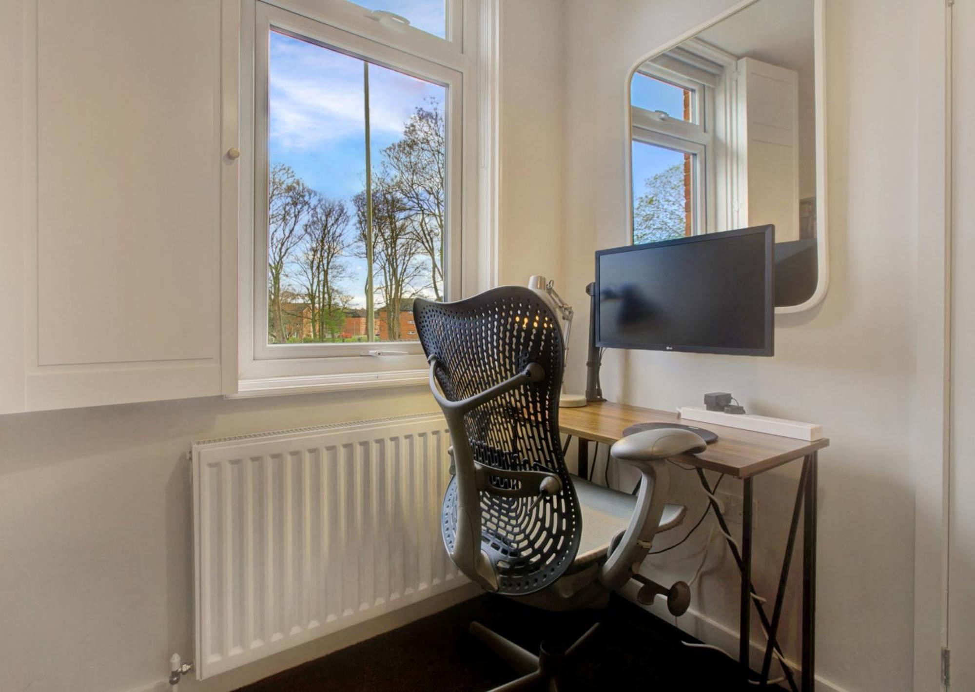 Stylish, Business Traveller Friendly Apartment, With Free Parking And Netflix Farnborough  Zewnętrze zdjęcie