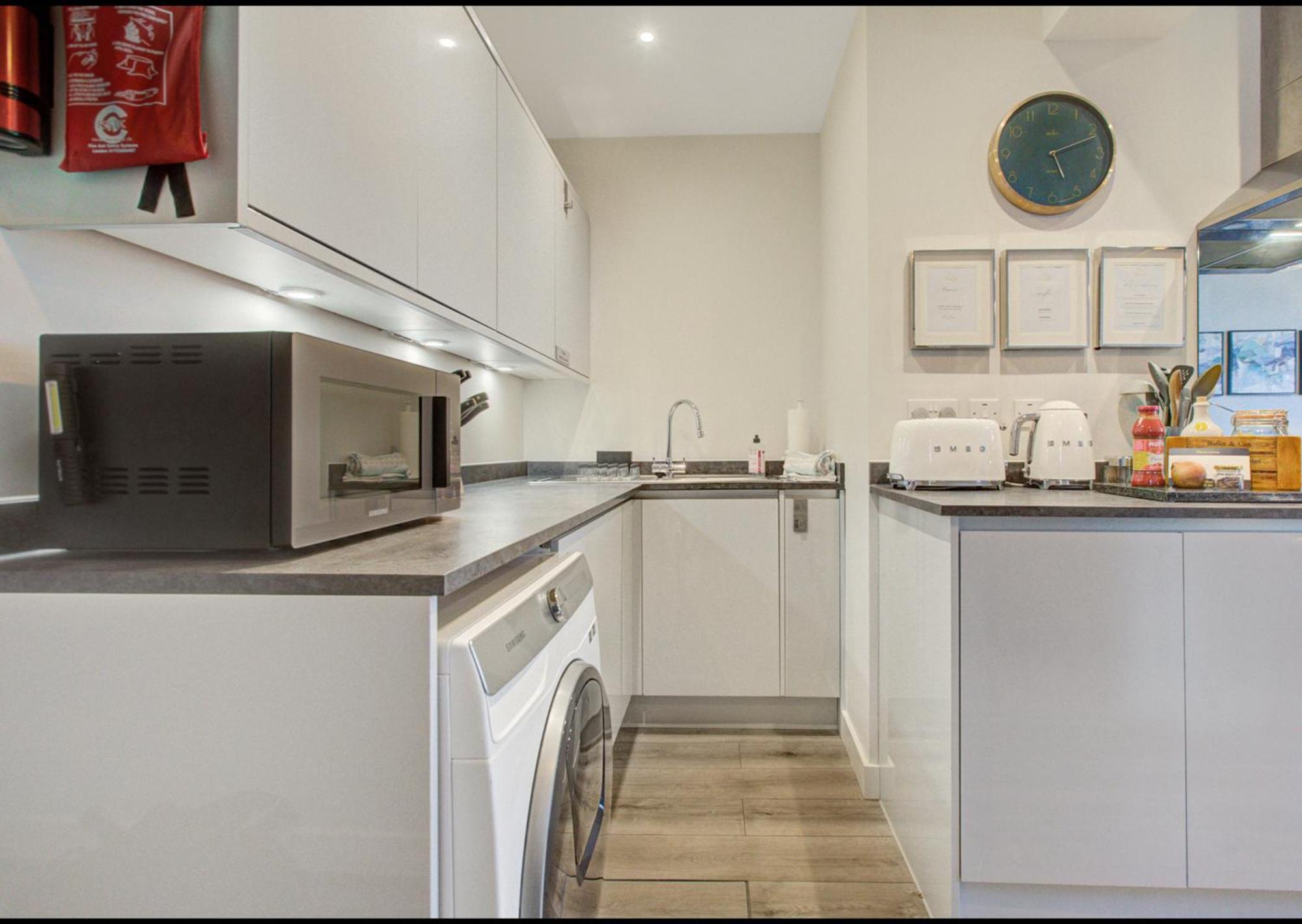 Stylish, Business Traveller Friendly Apartment, With Free Parking And Netflix Farnborough  Zewnętrze zdjęcie