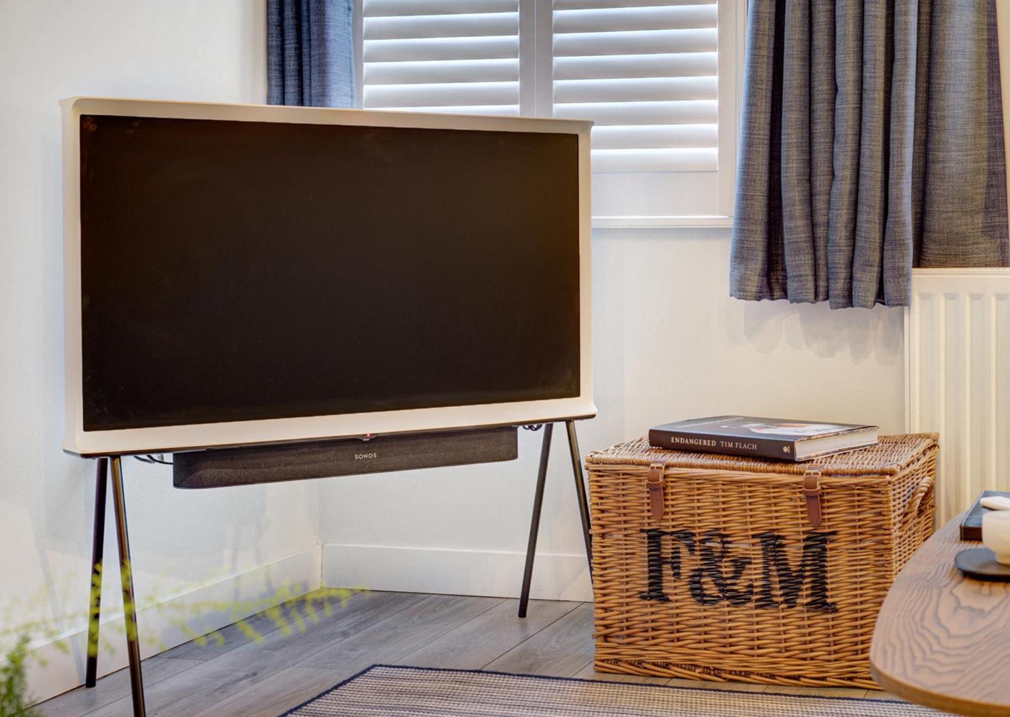 Stylish, Business Traveller Friendly Apartment, With Free Parking And Netflix Farnborough  Zewnętrze zdjęcie