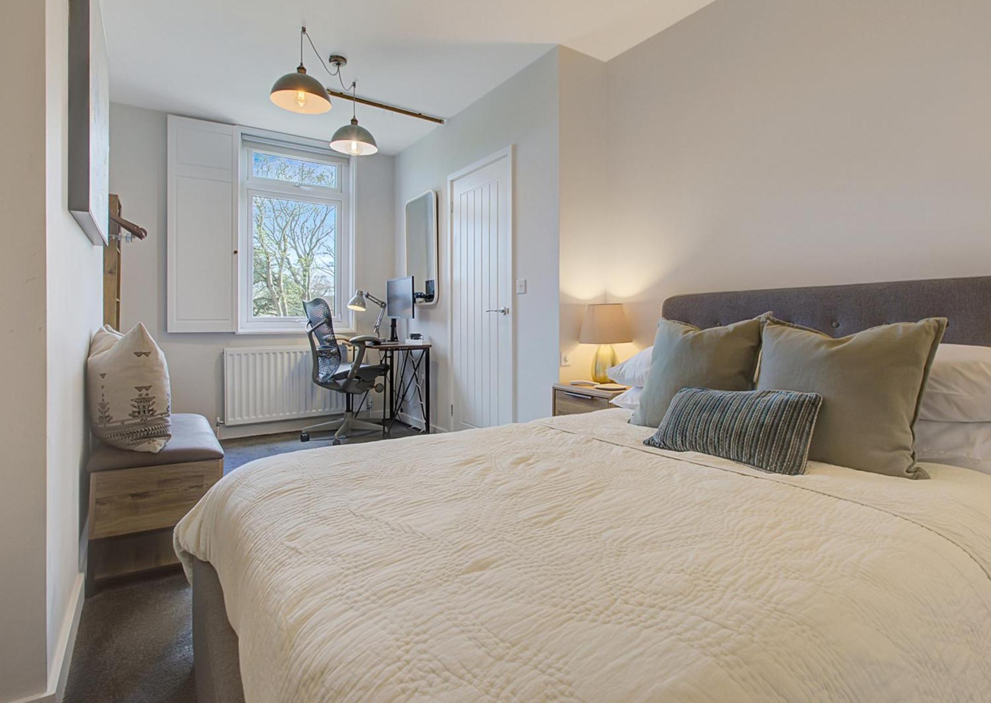 Stylish, Business Traveller Friendly Apartment, With Free Parking And Netflix Farnborough  Zewnętrze zdjęcie